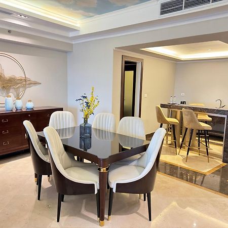 Fleet Club Mahrousa Alejandría Exterior foto A dining room in a luxury apartment