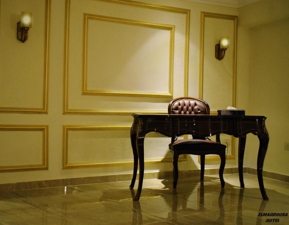 Fleet Club Mahrousa Alejandría Exterior foto A gold leafed wall
