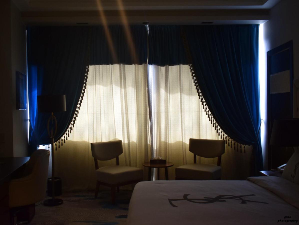 Fleet Club Mahrousa Alejandría Exterior foto Curtains in a bedroom