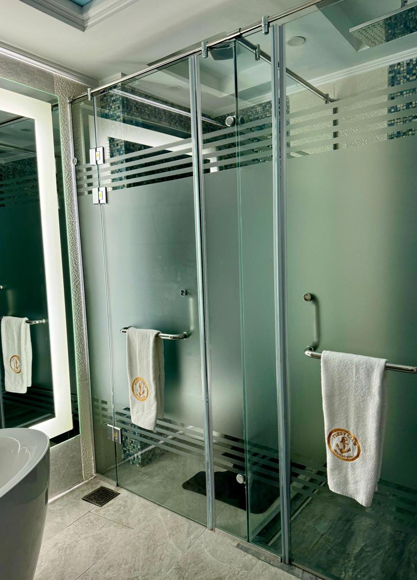 Fleet Club Mahrousa Alejandría Exterior foto A shower door